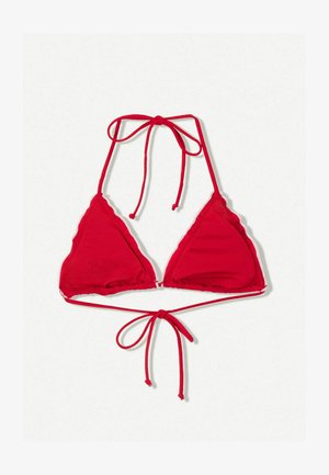 Czerwony biustonosz bikini z trójkątnymi miseczkami, wiązanymi ramiączkami i falbaniastymi brzegami. Charakteryzuje się teksturowanym wyglądem i minimalistycznym stylem.