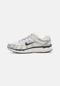 Nike Sportswear - P-6000 - Edzőcipő - coconut milk/black/summit white/metallic silver Miniatűr kép 1