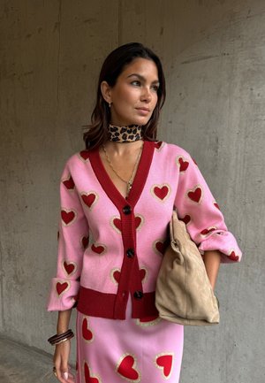 Never Fully Dressed, HEARTS CARDIGAN - Жилетка - pink