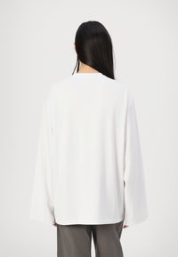 Weekday OVERSIZED LONG SLEEVE  - Topper langermet - white