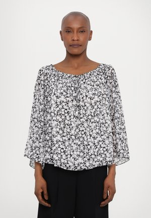 Zwart-wit bloemenprint blouse met een losse pasvorm, ronde halslijn en vloeiende driekwart mouwen van lichtgewicht, doorschijnende stof.