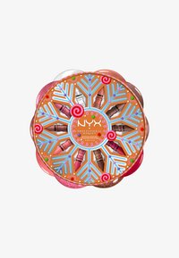 NYX Professional Makeup cadeaupakket in een sneeuwvlokvormige tin met heldere kleuren, met lipproducten en feestelijke decoratieaccenten.