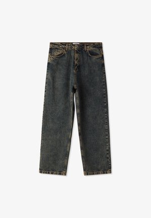 Jeans in denim blu scuro con design a gamba dritta, dotati di cinque tasche e chiusura con bottone. Texture consumata e dettagli di cuciture visibili.