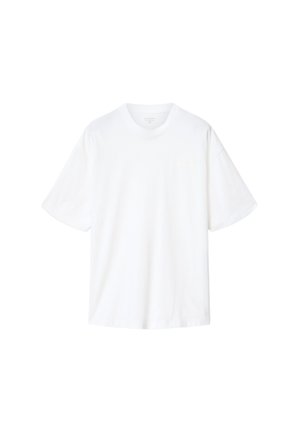 Camiseta blanca lisa de manga corta de algodón con cuello redondo y corte relajado, colocada extendida sobre un fondo blanco.