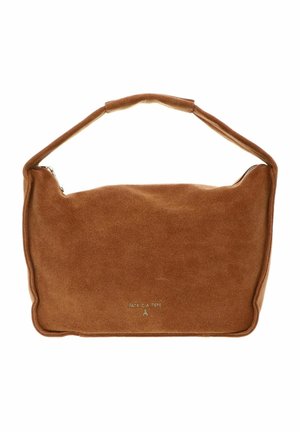 Sac à bandoulière en daim marron avec poignée rembourrée et petit logo doré "Patrizia Pepe" au centre devant.