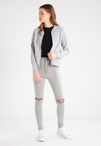 ONLY ONLJOYCE - Blusão aviador - light grey melange