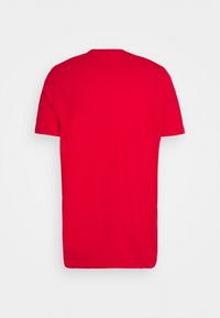 T-shirt in cotone rosso con maniche corte, collo rotondo e retro semplice. Tessuto liscio senza motivi o dettagli visibili.