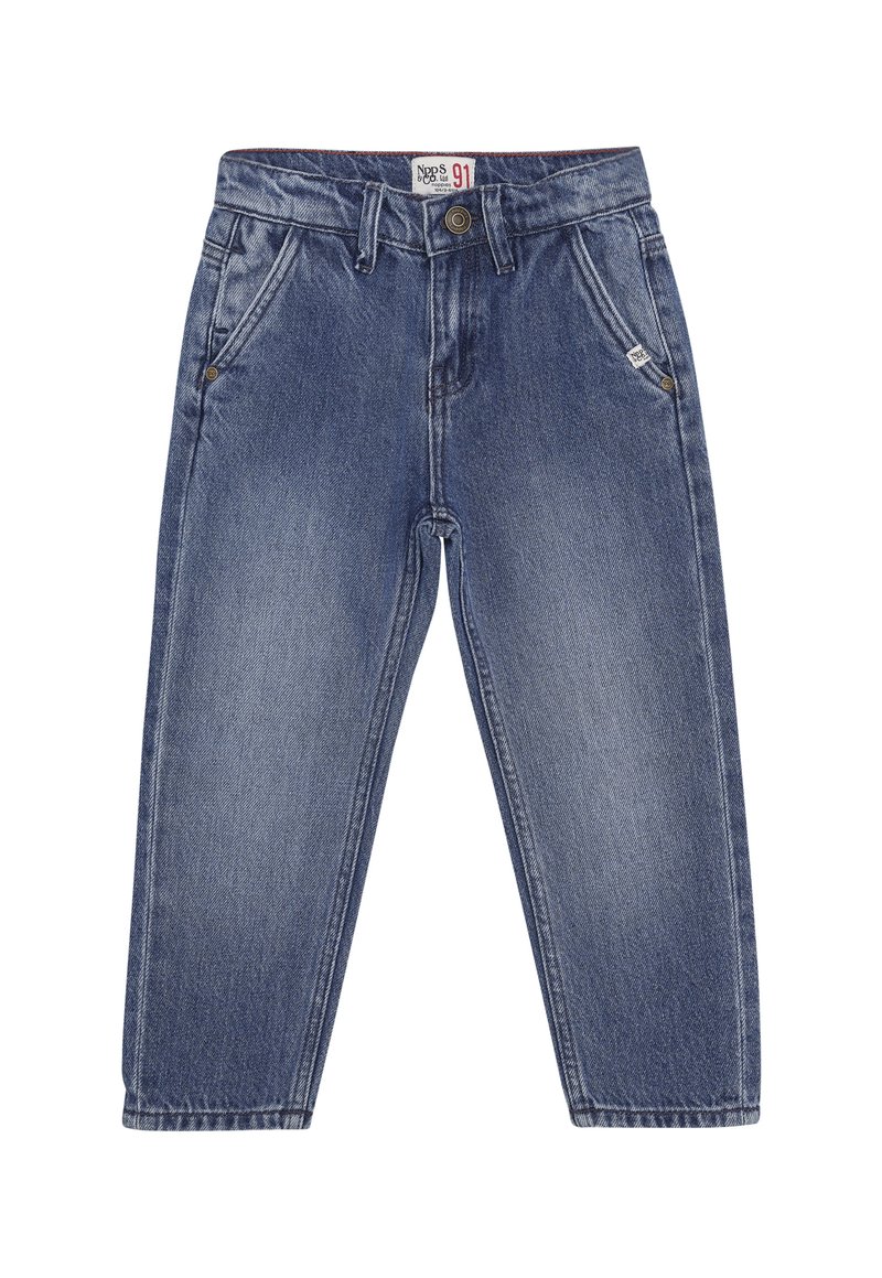 Niebieskie dżinsowe spodnie dziecięce z przednimi kieszeniami, szlufkami na pasek, zapięciem na guzik oraz białą metką marki na pasku.