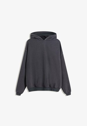 Felpa con cappuccio grigio scuro realizzata in tessuto morbido. Presenta un cappuccio con borchie argentate lungo il bordo e polsini e orlo a coste. Design semplice e pulito.