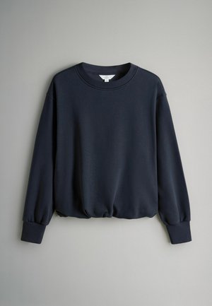 Marineblauwe sweatshirt gemaakt van zachte stof met een ronde hals, lange pofmouwen en een gerimpelde zoom aan de onderkant. Gladde structuur, minimalistisch ontwerp.