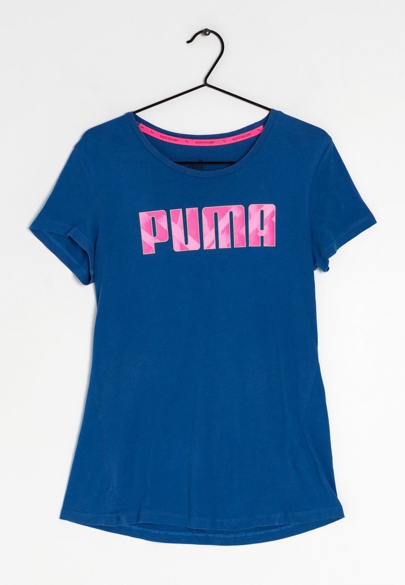 T-shirt bleu en coton à manches courtes. Présente un grand logo "PUMA" rose sur le devant. Col rond, texture lisse.