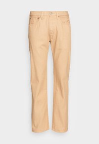 Pantalones de algodón beige con corte recto, cinco bolsillos y cierre de botón metálico. La tela tiene una textura suave y detalles de costura mínimos.