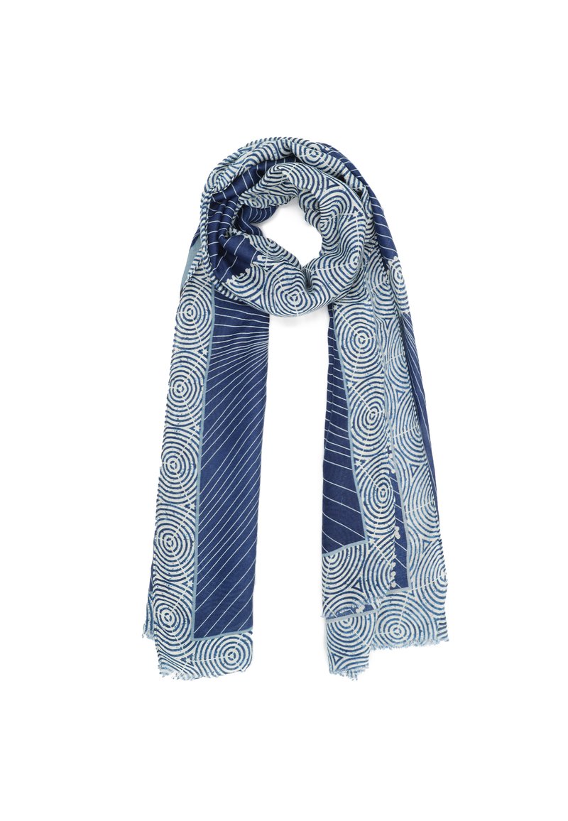 Sciarpa navy con motivi circolari e a righe bianchi e bordi frangiati. Realizzata in tessuto morbido, si adagia delicatamente quando indossata.