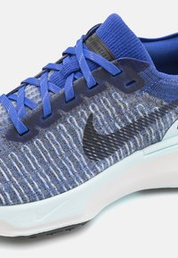 Nike Performance INVINCIBLE 3 - Chaussures de running sur route - royal blue