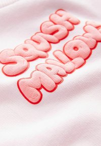 Next CHRISTMAS LICENSE  - Collegepaita - pink squishmallows