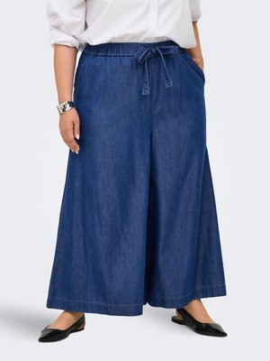 ONLY Carmakoma, Wide-fit CARBEA Wide Leg Fit - Wide leg - medium blue denim