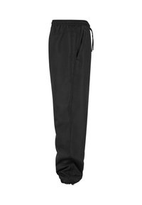 Sorte joggebukser lavet af blødt stof med elastisk talje, snor og ophøjede ankler med sidelommer.