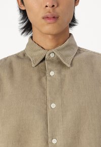 Jack & Jones JJCORDUROY  - Button down-skjorte - crockery