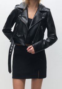 PULL&BEAR Imiteret læderjakke - black