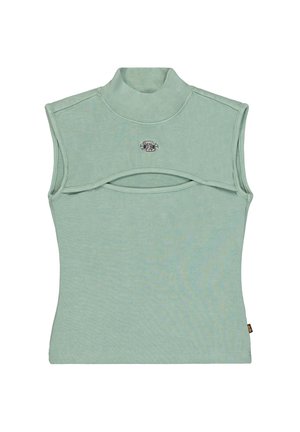 Ärmelloses, hellgrünes Oberteil mit Stehkragen und horizontalem Ausschnitt unter der Brust, mit einem kleinen ovalen dekorativen Emblem.