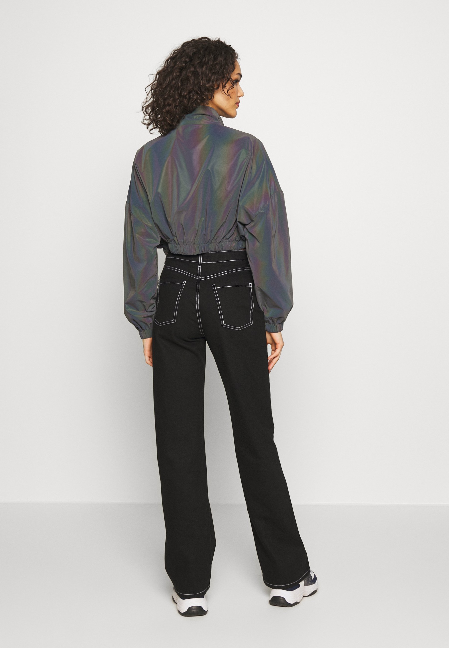 Sixth June CROPPED IRIDESCENT JACKET Treningsjakke black Sixth June CROPPED IRIDESCENT JACKET Treningsjakke black
