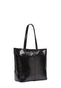 Czarna skórzana torba tote z dwoma mocnymi uchwytami i gładkim, błyszczącym wykończeniem. Posiada szew na środku oraz dekoracyjne czarne guziki.