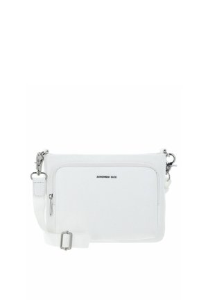 Sac bandoulière blanc en similicuir texturé. Comprend des éléments en métal argenté, une poche zippée à l'avant et une sangle ajustable. Design épuré et minimaliste.