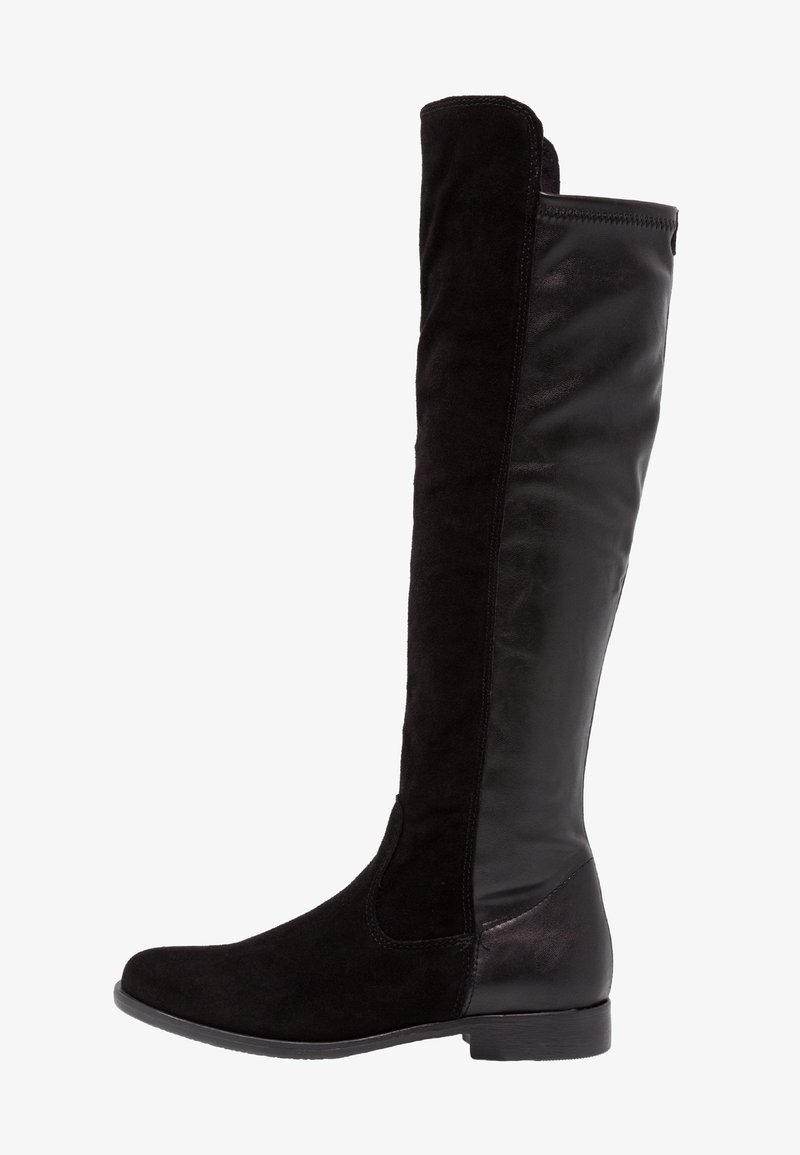 Botas negras hasta la rodilla que combinan cuero liso y suave ante. Punta redondeada y un tacón bajo y texturizado.
