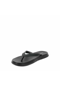 Chancla negra con suela texturizada, tirante en forma de V y strap suave. El diseño es simple con un perfil minimalista y elegante.
