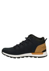 Granatowe buty trekkingowe z teksturowaną cholewką, brązowymi akcentami, białą podeszwą środkową i czarnym siateczkowym kołnierzem. Zaprojektowane z myślą o trwałości i komforcie.