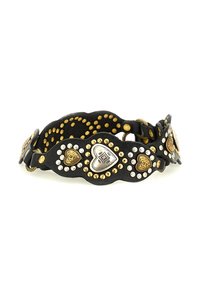 Bracciale in pelle nera con borchie dorate e argentate, motivi a cuore e un design a scaglie con accentuazioni decorative.