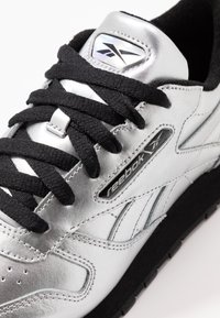 Reebok Classic Baskets basses - silver-coloured