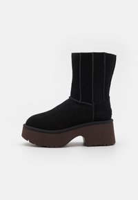 UGG CLASSIC TWIN SEAM NEW HEIGHTS - Gležnjarji s platformo - black