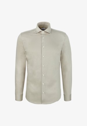 Beige, langærmet skjorte med spredt krave og hvide knapper foran, vist på en hvid baggrund.