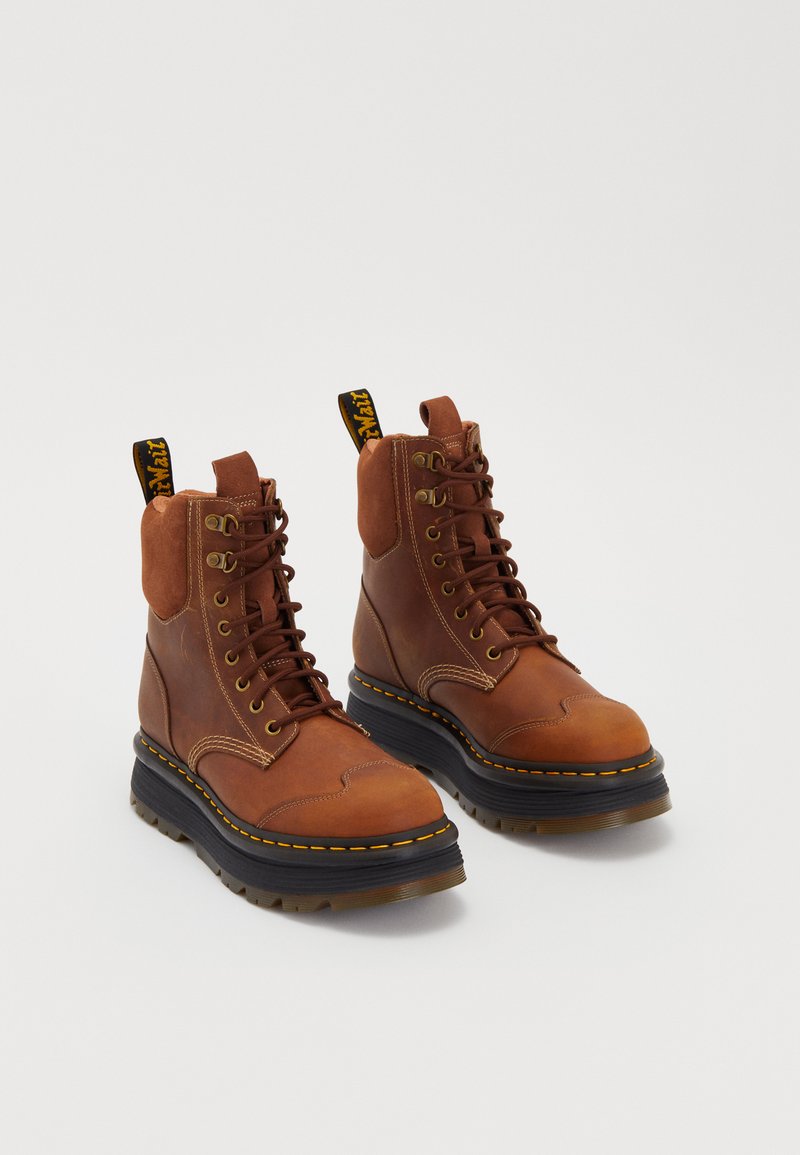 Dr. Martens ZEBZAG 8 TIE UNISEX - Puszābaki ar platformu - classic tan