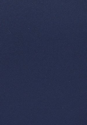 Tessuto blu navy con una texture a coste, caratterizzato da linee verticali. Superficie liscia senza motivi o dettagli hardware.