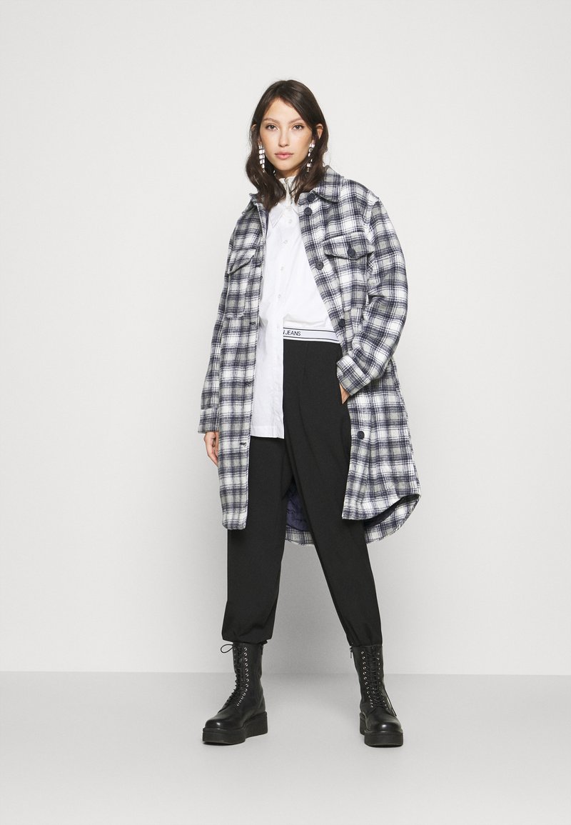 Damen Parkas | JDY JDYTIK LONG Klassischer Mantel sharkskin/dunkelblau - KA09649 Damen Parkas | JDY JDYTIK LONG Klassischer Mantel sharkskin/dunkelblau - KA09649