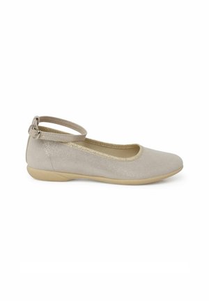 Bailarinas beige con un acabado texturizado, correa elástica en el tobillo y una suela suave. Presentan un acento dorado alrededor de la abertura.