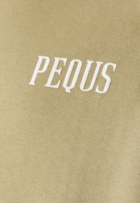 PEQUS Jersey con capucha - olive