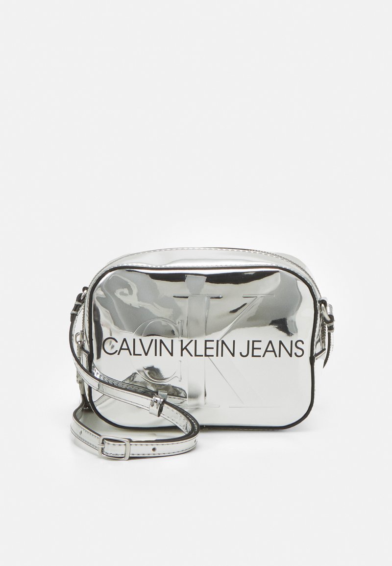 Calvin Klein Jeans SCULPTED CAMERA BAG BODY Umhängetasche silvercoloured/silberfarben