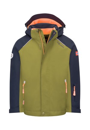 Veste d’extérieur pour enfant vert olive et bleu marine, avec une capuche, une doublure orange vif, une fermeture éclair sur le devant et plusieurs poches zippées.