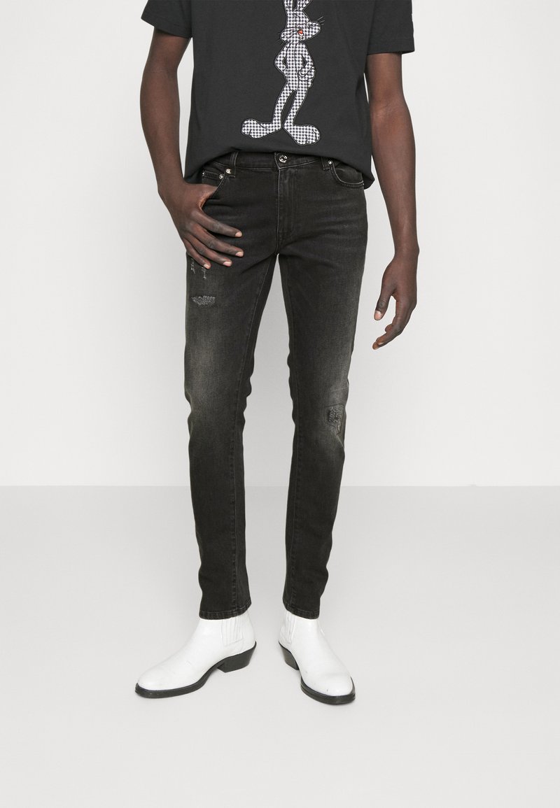 Modello 5 tasche, skinny fit, vita bassa, con bottoni, denim di cotone