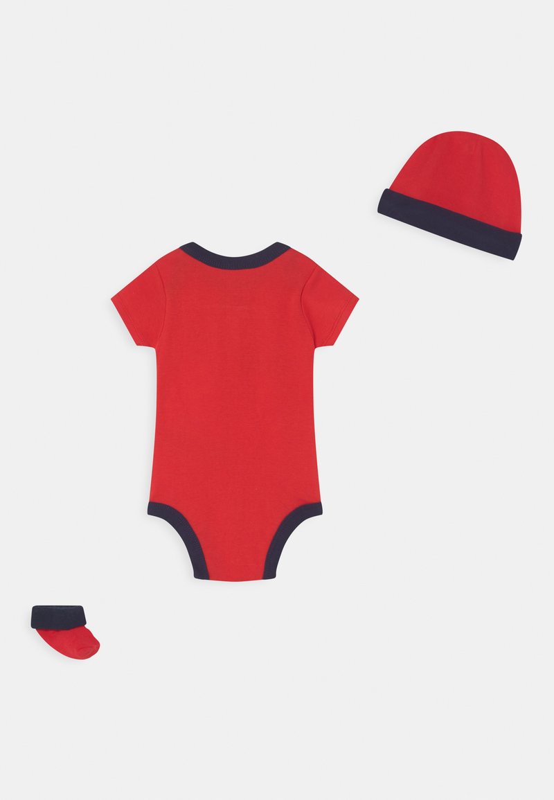 Kinder Caps | Nike Sportswear HAT BOOTIE SET UNISEX T-Shirt print university red/rot - ZE90222 Kinder Caps | Nike Sportswear HAT BOOTIE SET UNISEX T-Shirt print university red/rot - ZE90222