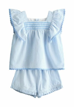 Svetlomodrý a biely pruhovaný tielkový top s volánikovými okrajmi a zodpovedajúce šortky so elastickým pásom a volánikovými lemy.