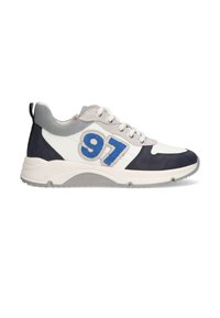 Sport sneakers met een mix van witte, marineblauwe en grijze materialen, met een blauwe "97" accent, gestructureerde details en een rubberen zool.