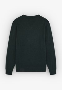 Pulover verde închis cu mâneci lungi, guler, manșete și tiv cu model căptușit, prezentat din spate pe un fundal alb simplu.