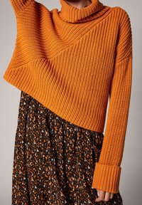 comma casual identity Trui - orange
