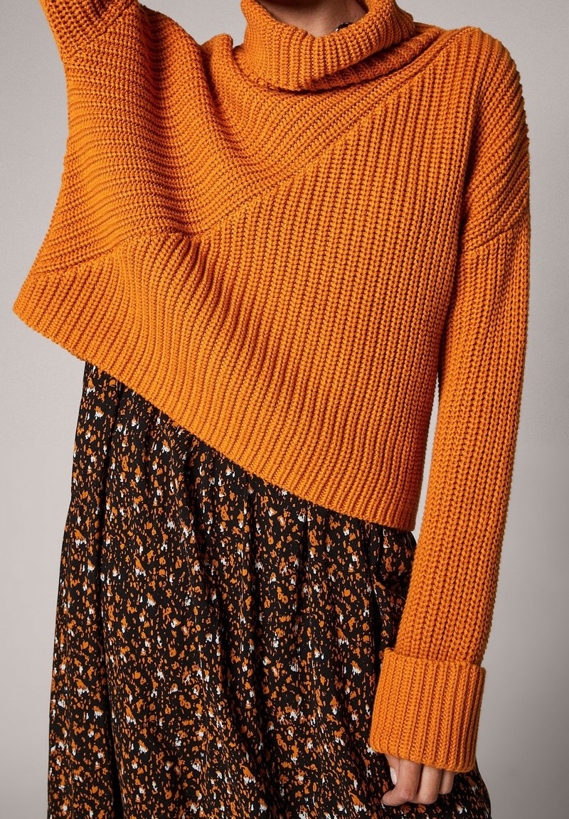 comma casual identity Trui - orange
