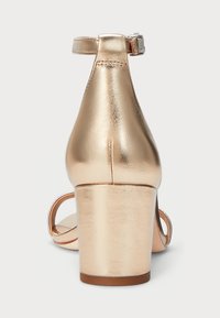 Lauren Ralph Lauren LOGAN METALLIC NAPPA LEATHER SANDAL - Sandálias - platinum