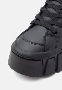 Tommy Jeans VULC FLATFORM LEOPARD - Sapatilhas de cano alto - black